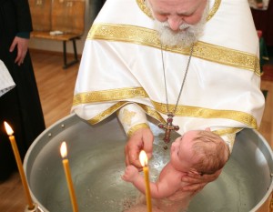 Совершается Святое Таинство Крещения