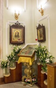Икона святой блаженной Ксении Петербургской и образы Спаса и Донской Богоматери в часовне. 2021 г
