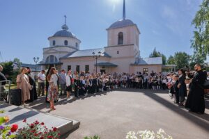 Слово держит директор Православной Гимназии при Свято-Вознесенском храме в местечке Кируль Татьяна Сергеевна Кальницкая